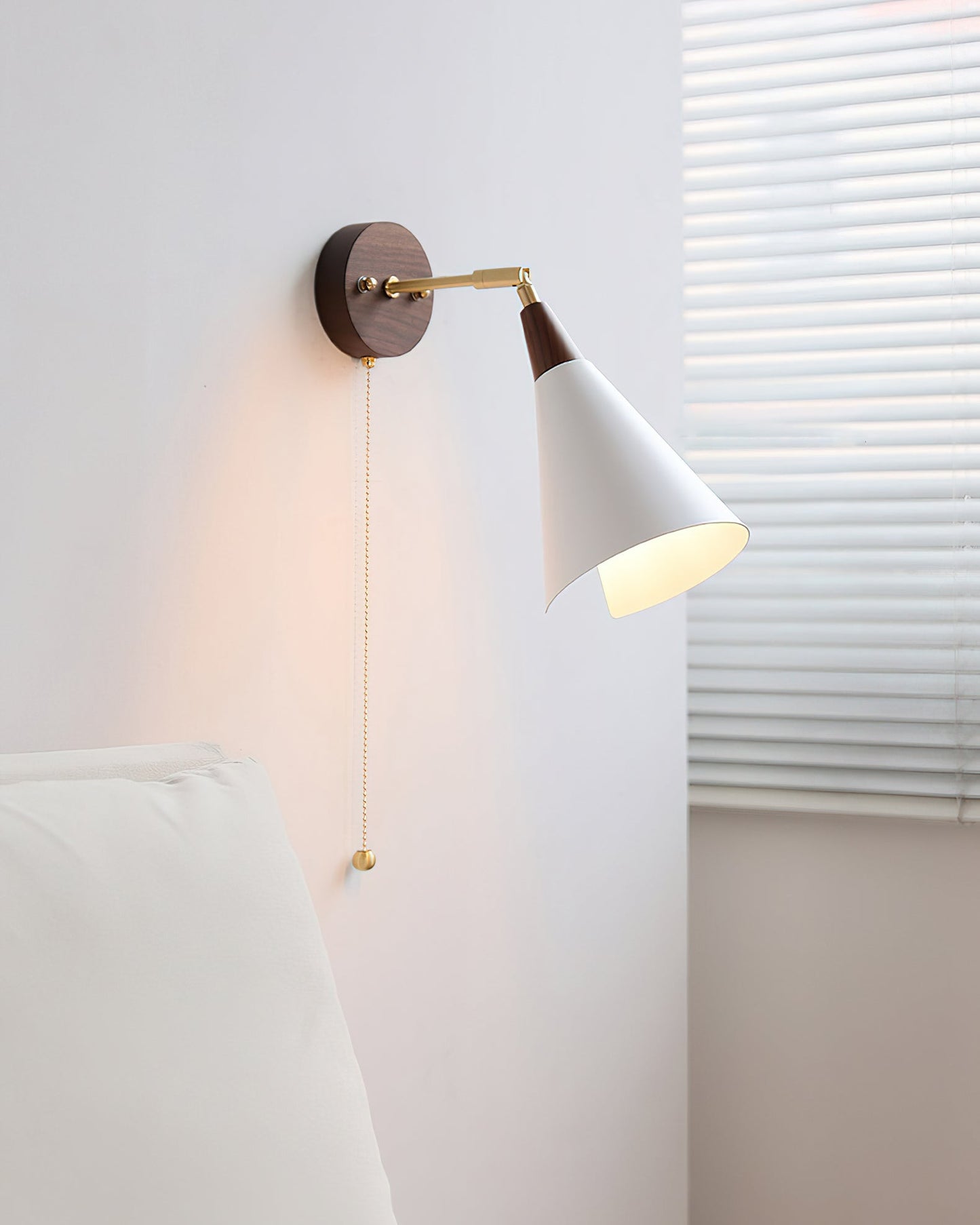 Fleka Wall Lamp