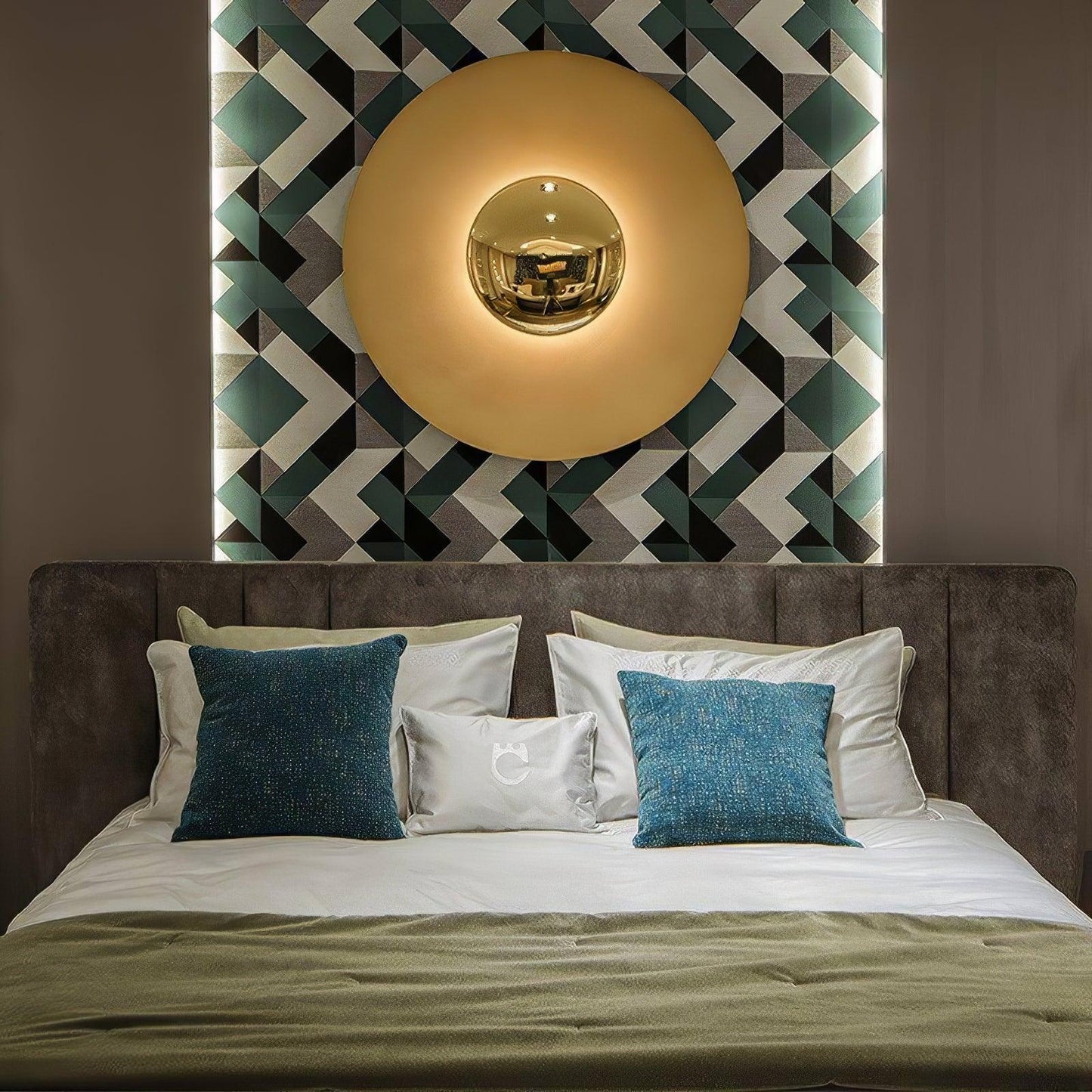 Simplicity Glow Plug-in Wall Light