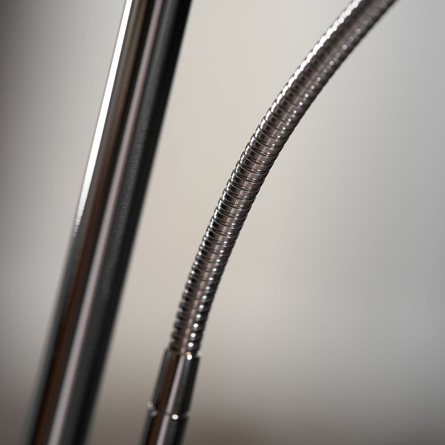 Metal Body Graceful Floor Lamp