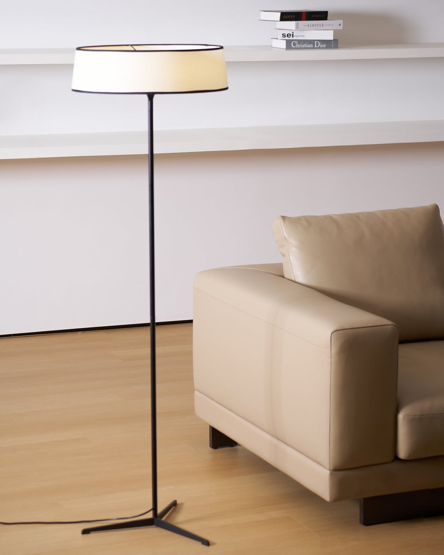 Dama Floor Lamp