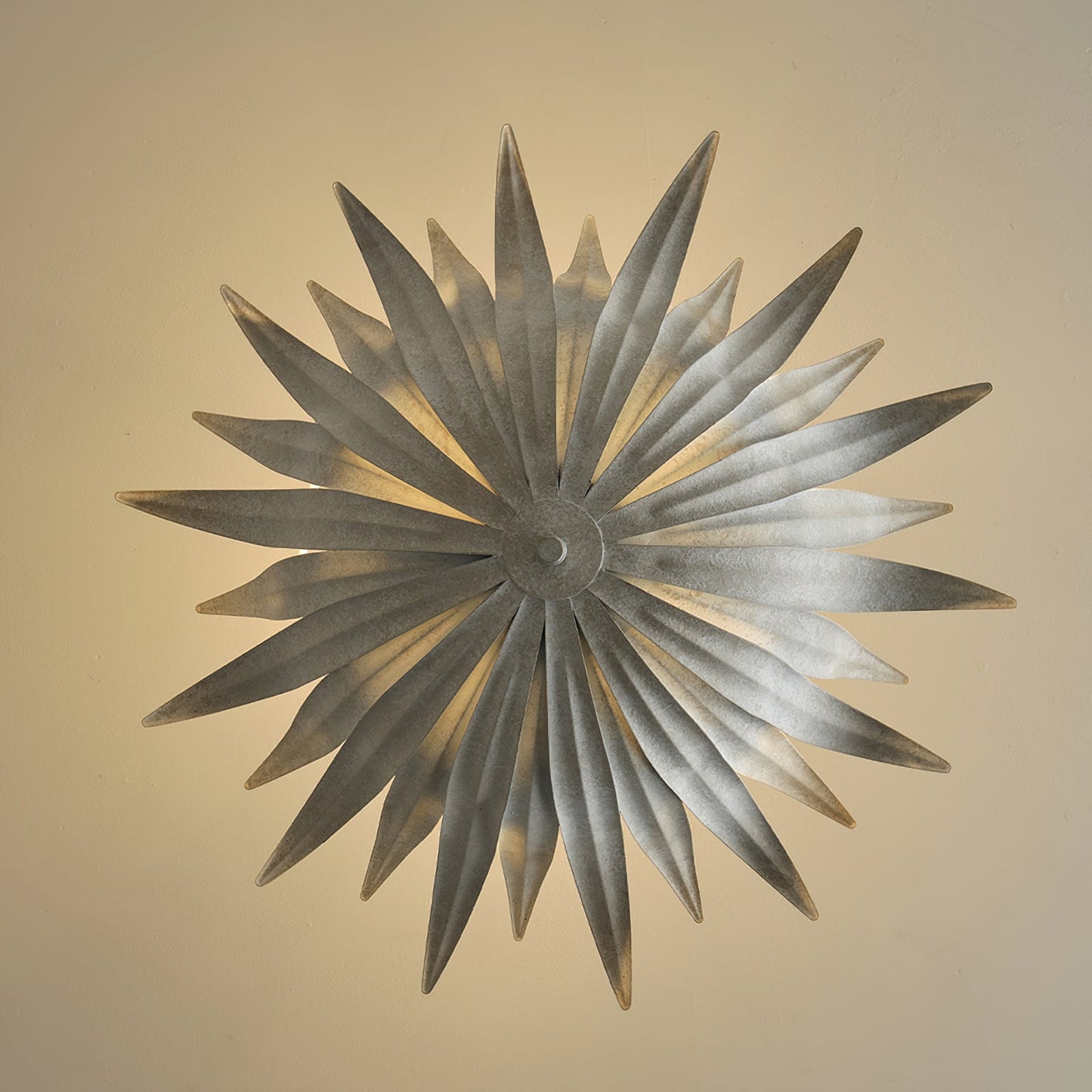 Vicenzio Leaf Pendant Light